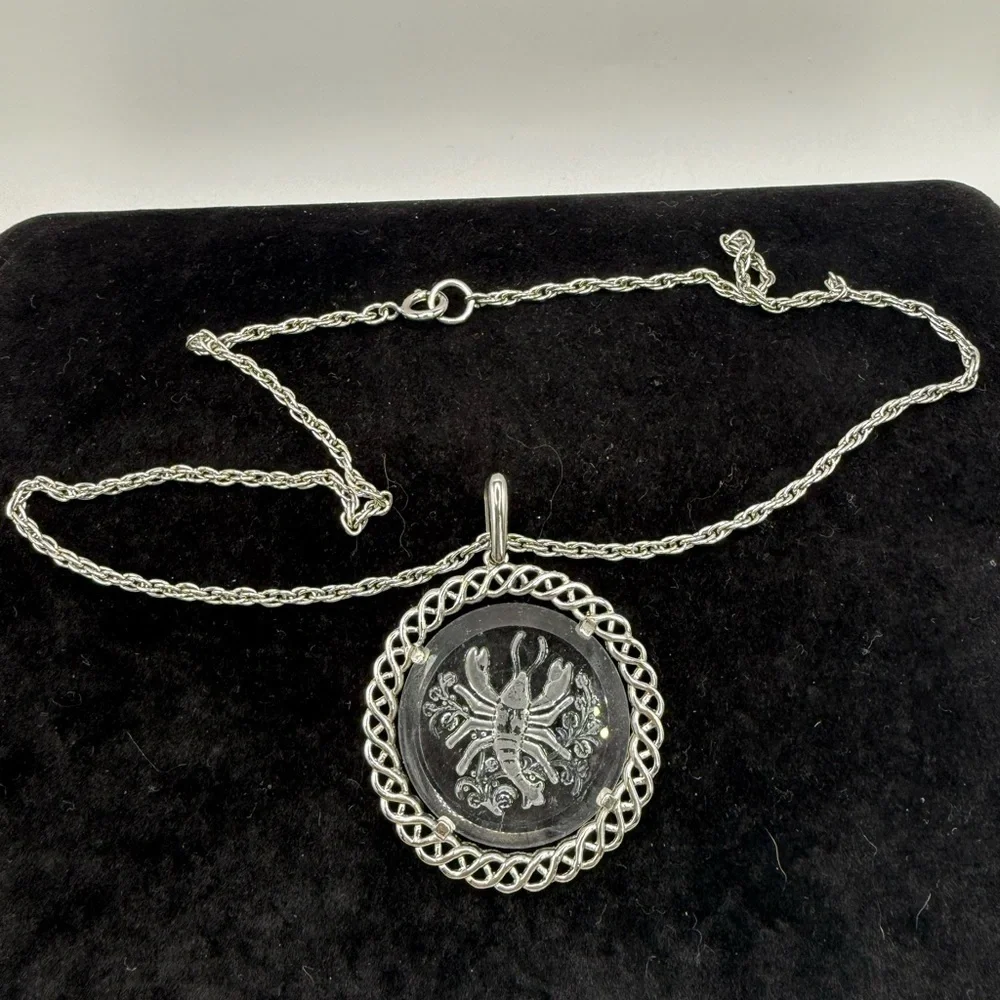Vintage Crown Trifari Cancer Zodiac Glass Pendant Necklace 19”